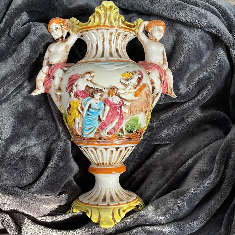 Capodimonte cherub vase